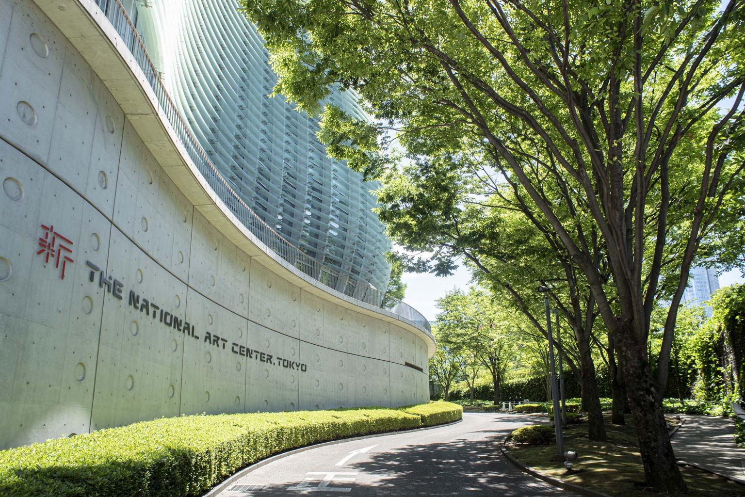 https://awt2025.artweektokyo.com/wp-content/uploads/2025/08/2339001ec7274ec66bb6eed80f2d7fca-1536x1025-1.jpg