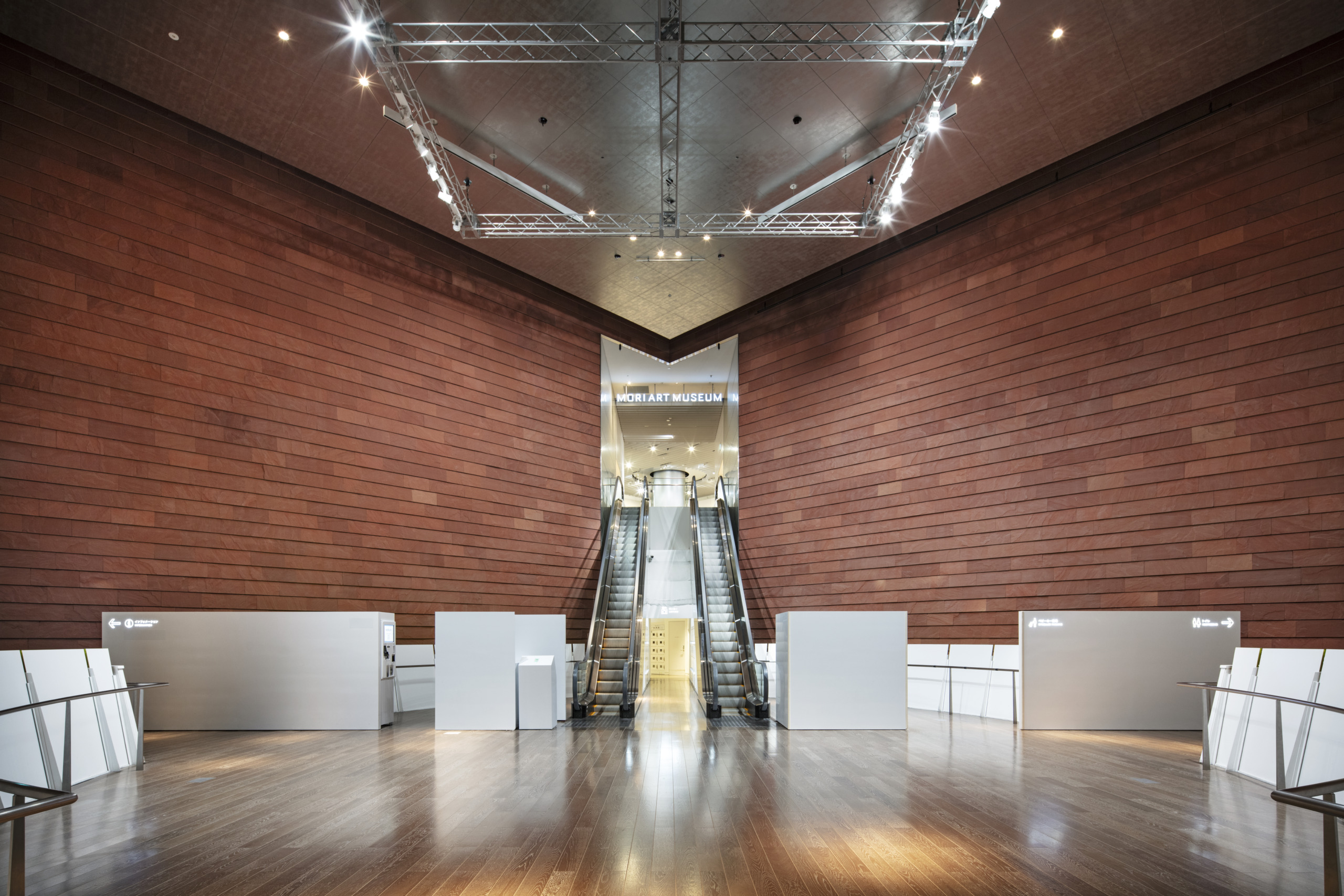 https://awt2025.artweektokyo.com/wp-content/uploads/2025/08/240822_0061-scaled.jpg