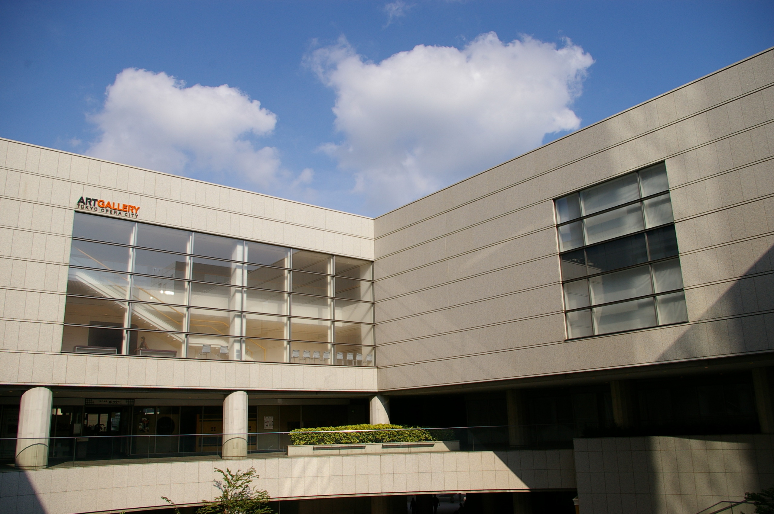 https://awt2025.artweektokyo.com/wp-content/uploads/2025/08/overview-Art-Gallery-Tokyo-Opera-City-scaled.jpg